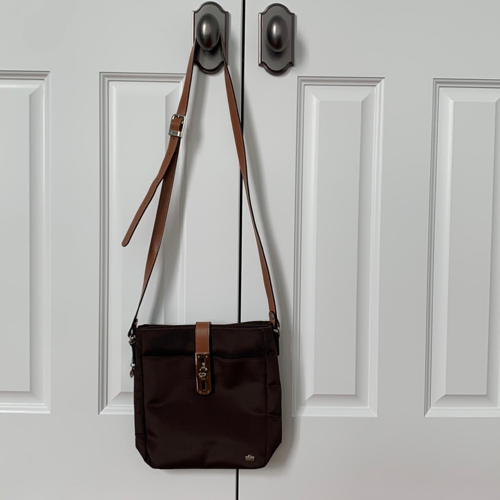 La Bagagerie European cross body bag, brown with cognac strap.